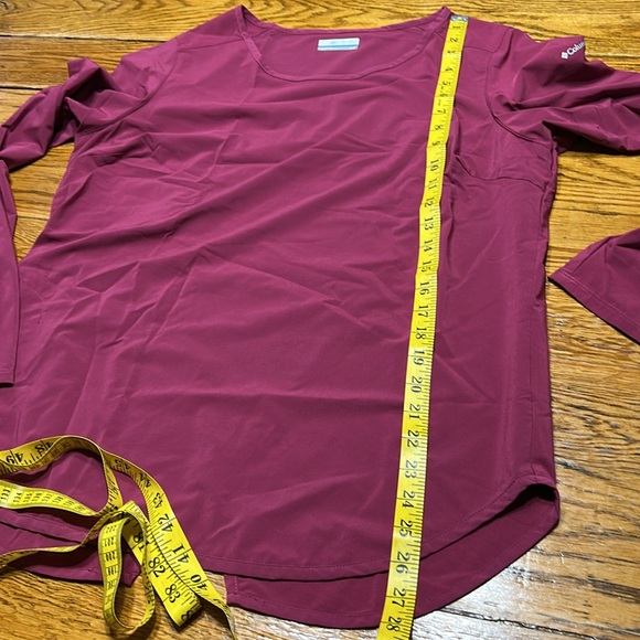 Columbia wine color long sleeve top. Back has flaps. Size Large. - Picture 13 of 14